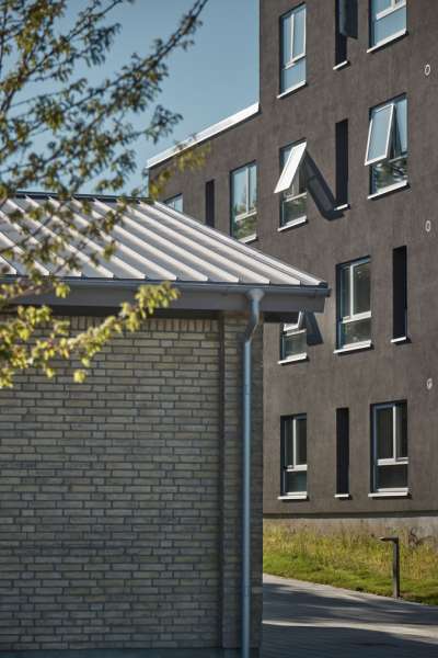 DS Nordic Klickfalz ersetzt Wellfaserzementtafeln, Gammel Kongevej 9, 9400 Nørresundby, Dänemark